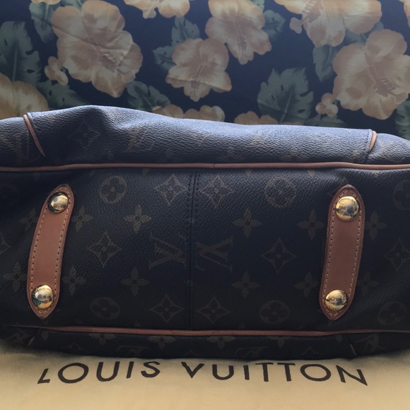 Louis Vuitton Galleria PM Monogram Handbag - Picture 7 of 11